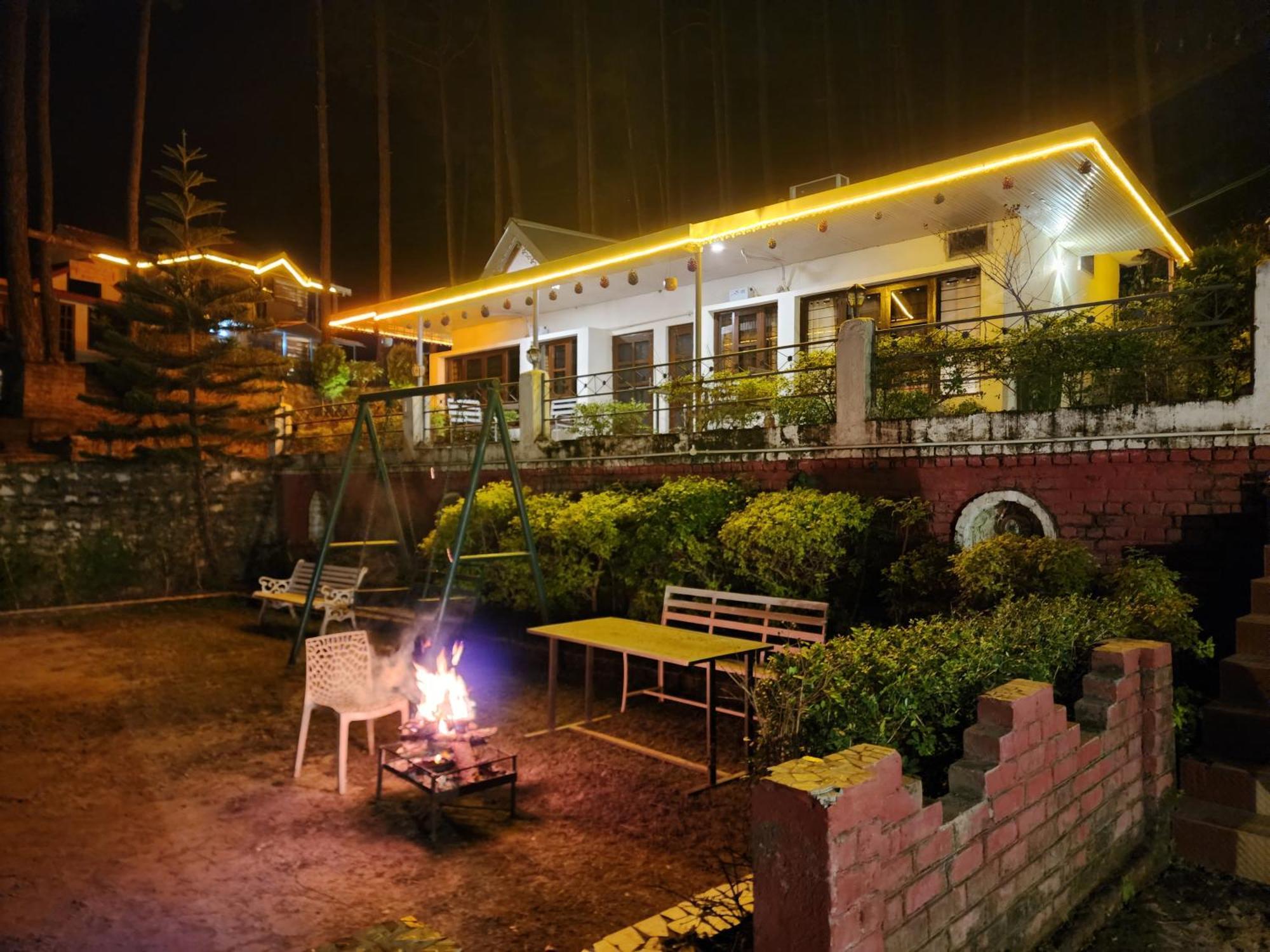 Pine Valley Resort Kasauli Exterior photo
