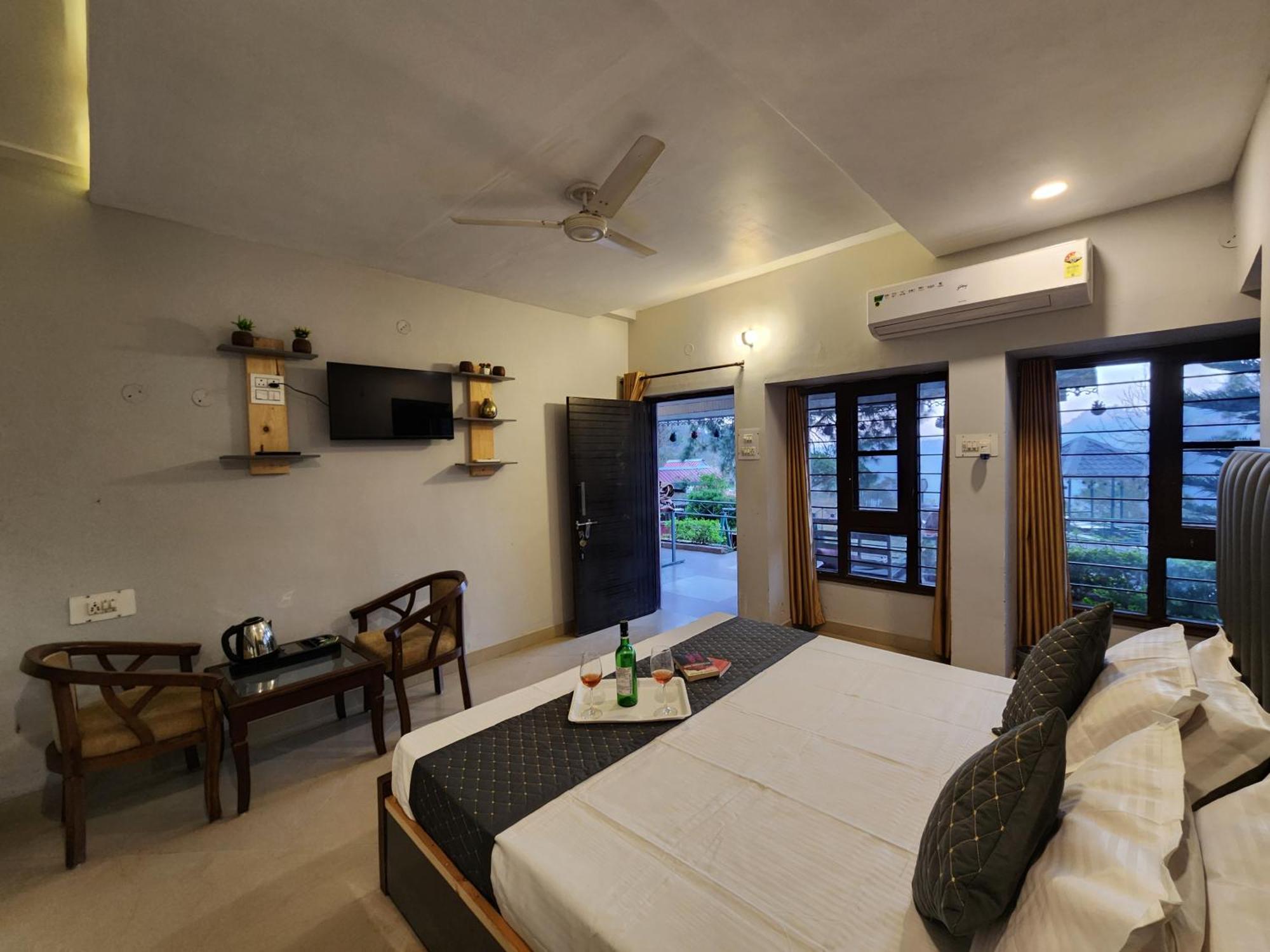 Pine Valley Resort Kasauli Exterior photo