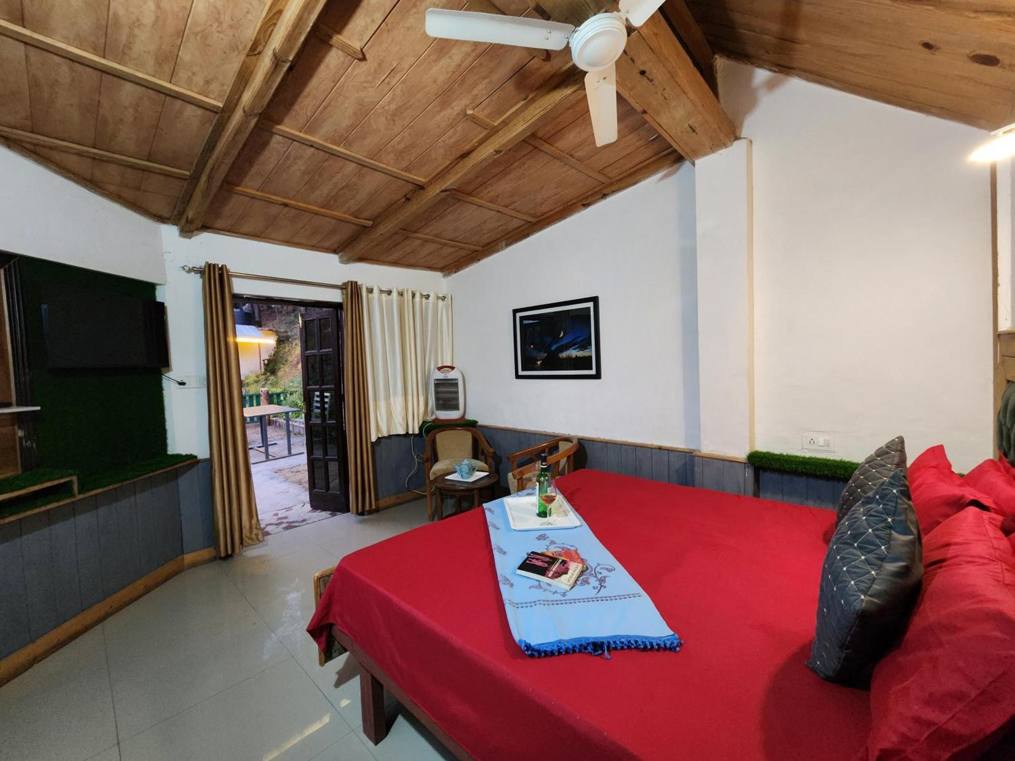 Pine Valley Resort Kasauli Exterior photo