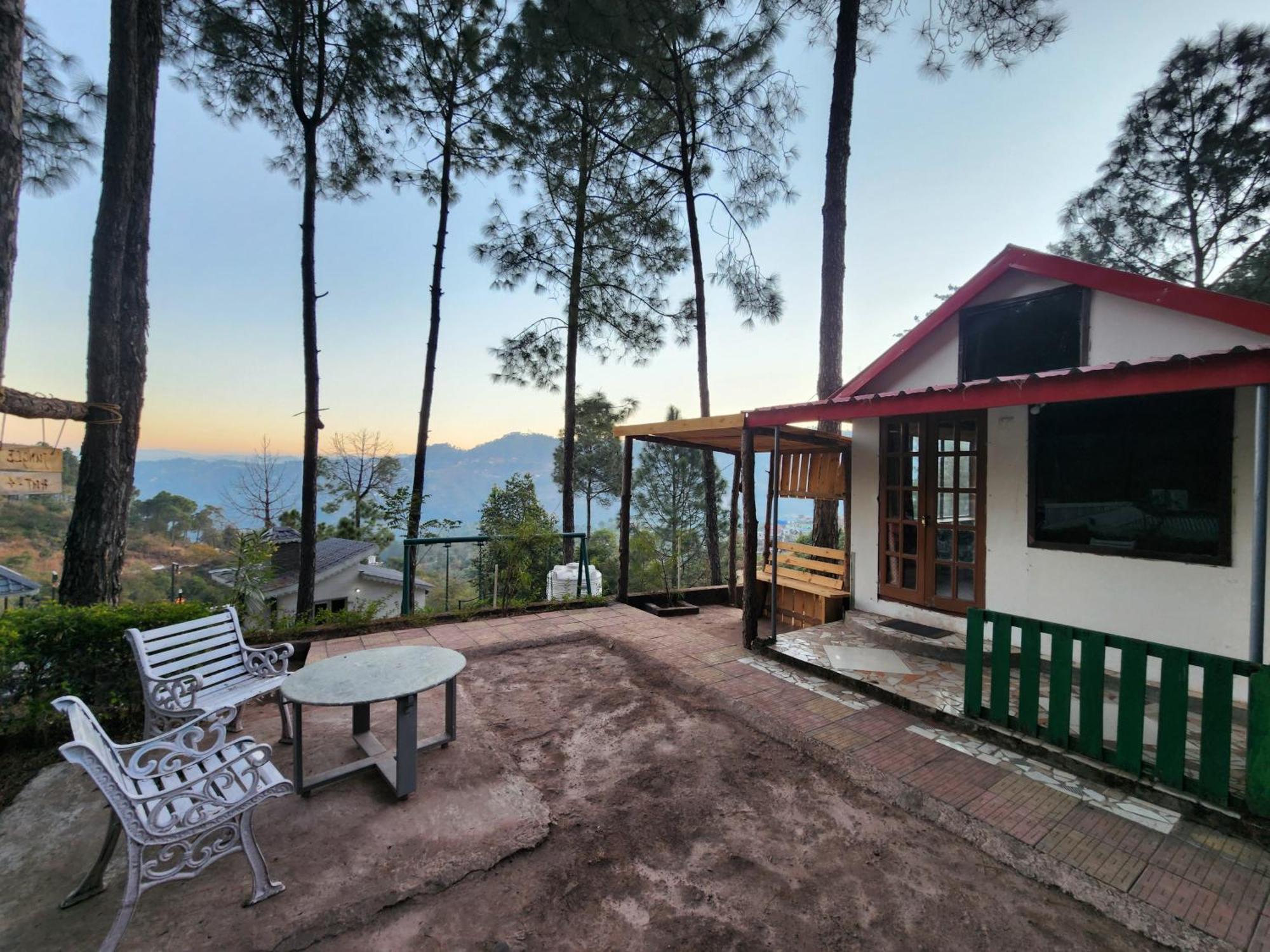 Pine Valley Resort Kasauli Exterior photo