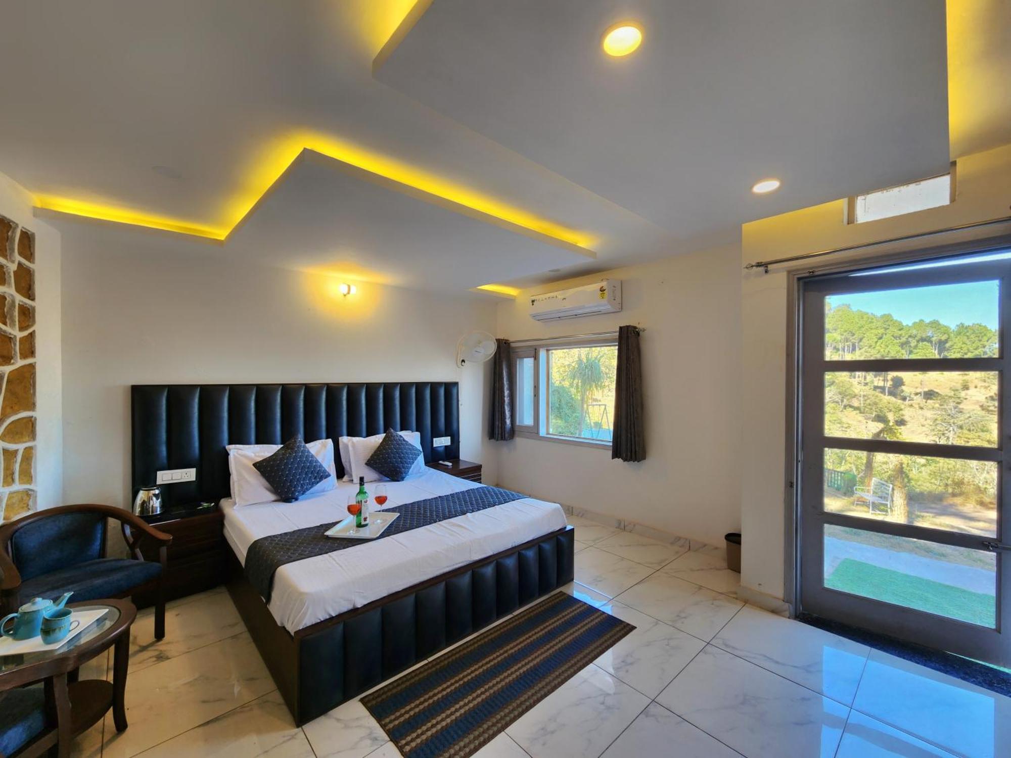 Pine Valley Resort Kasauli Exterior photo