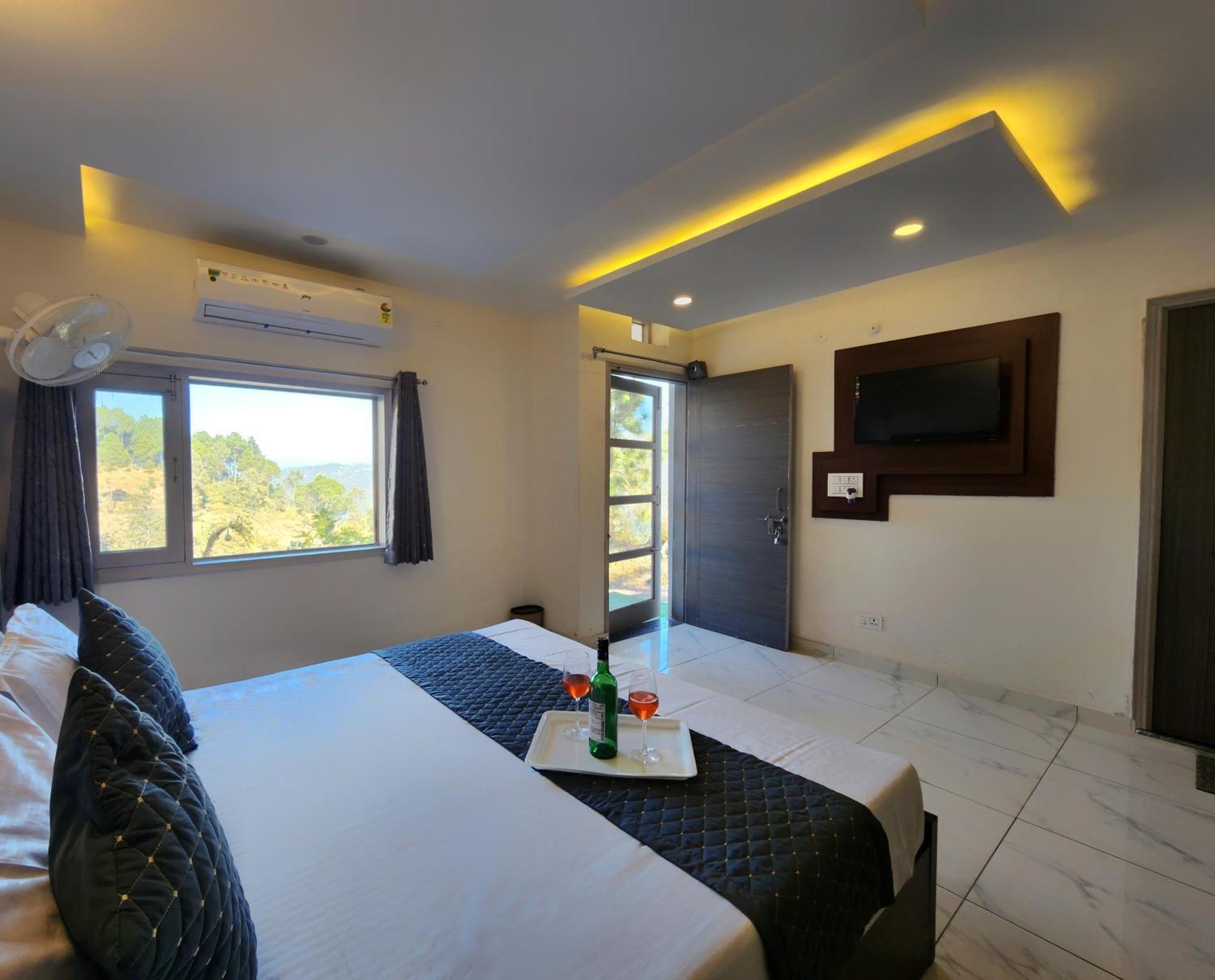 Pine Valley Resort Kasauli Exterior photo