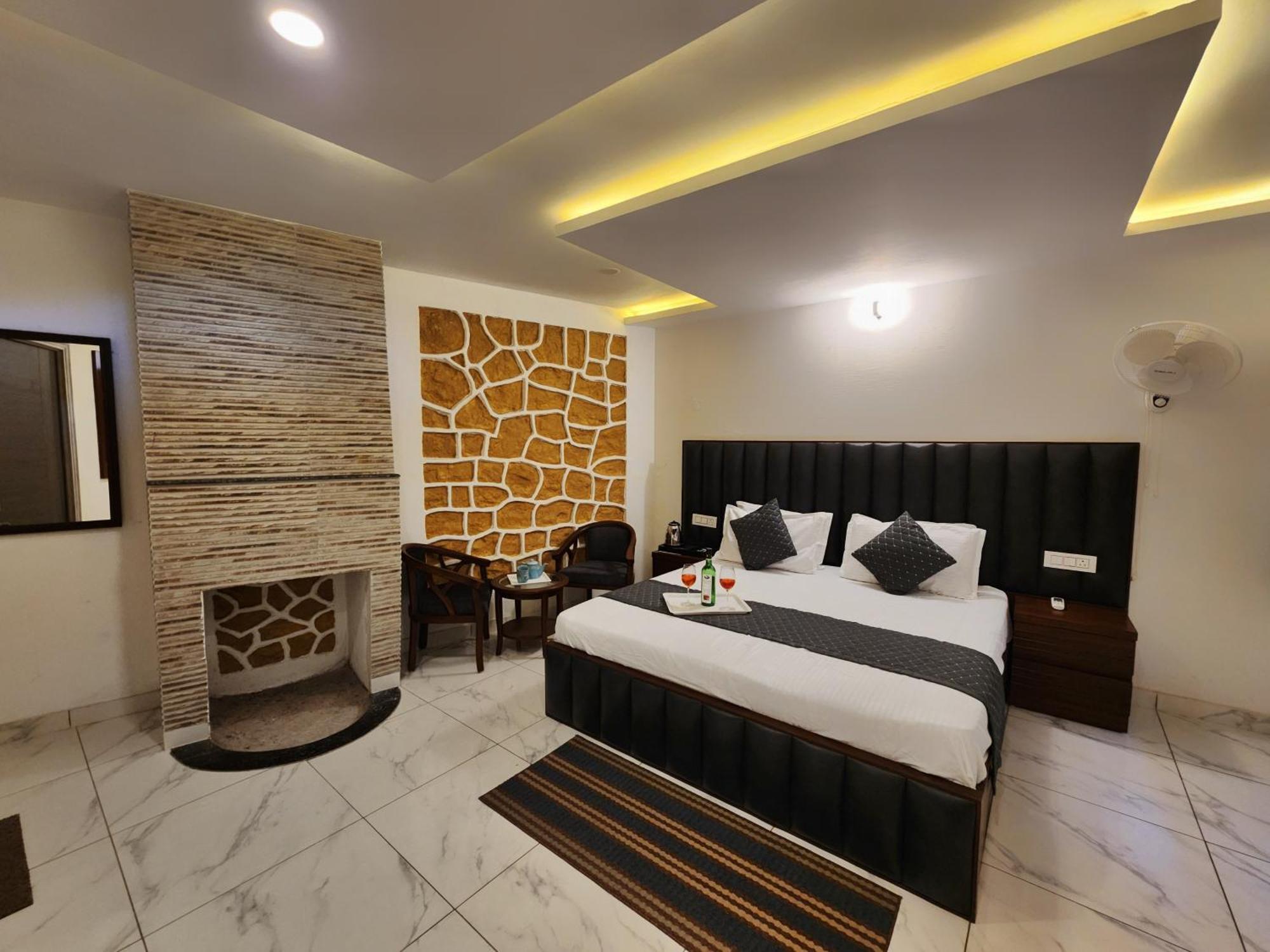 Pine Valley Resort Kasauli Exterior photo