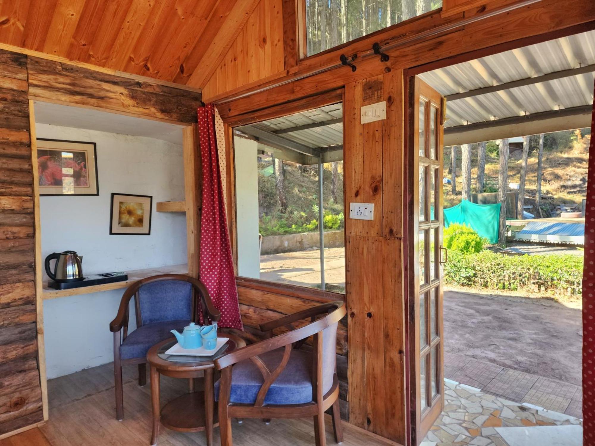 Pine Valley Resort Kasauli Exterior photo